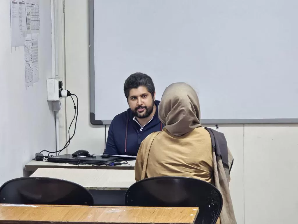 امیر مصطفویان استاد زیست شناسی