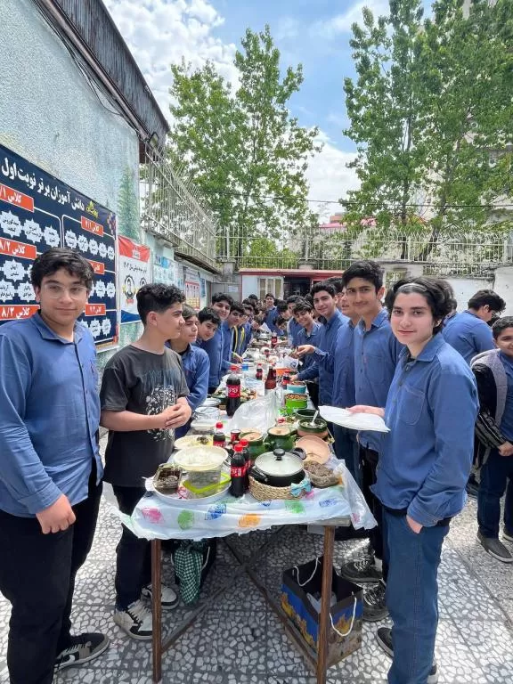 دانش آموزن دوره اول