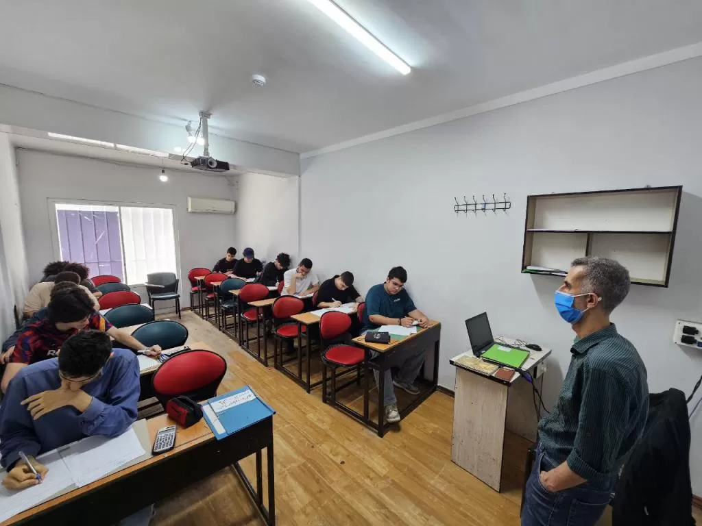 دبیرستان بهارستان