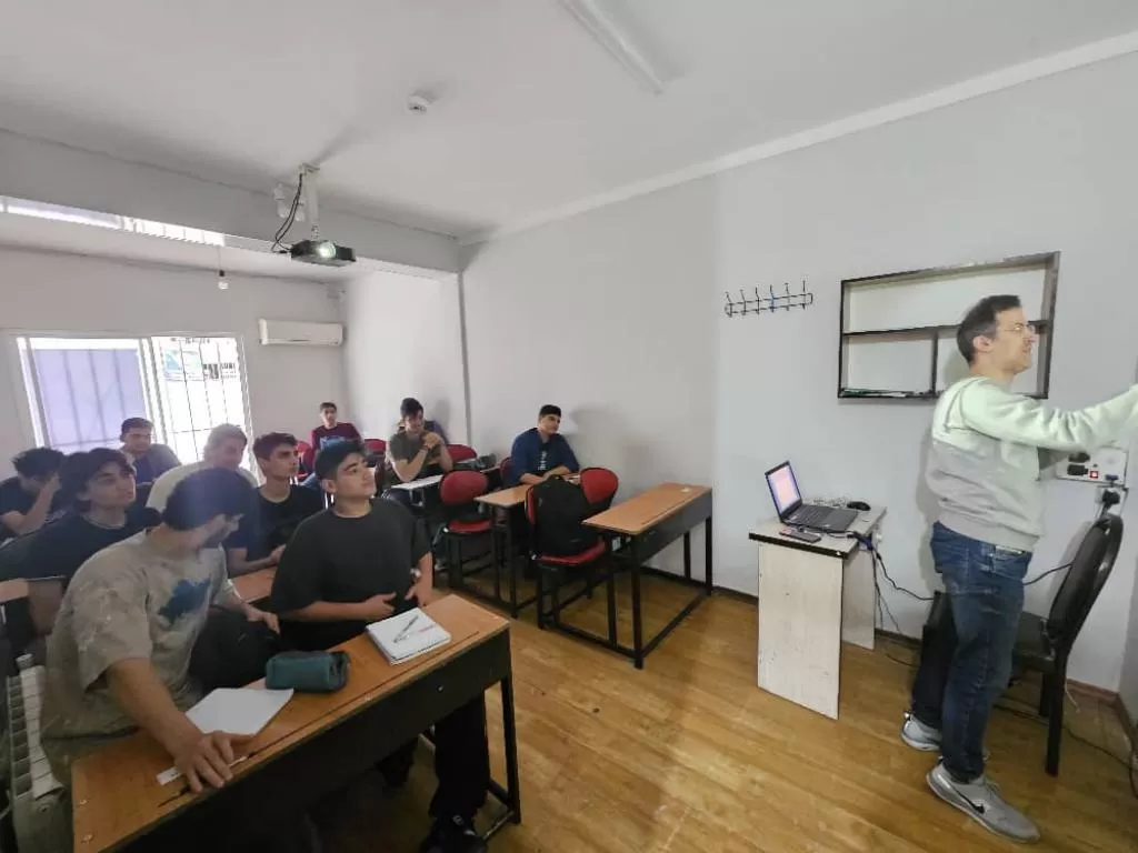 دبیرستان بهارستان