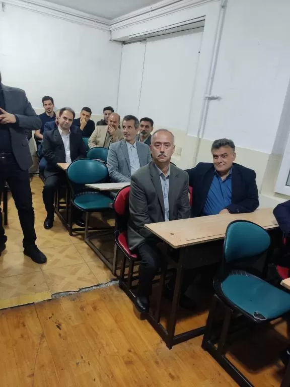 جلسه دبیران مدرسه رشت