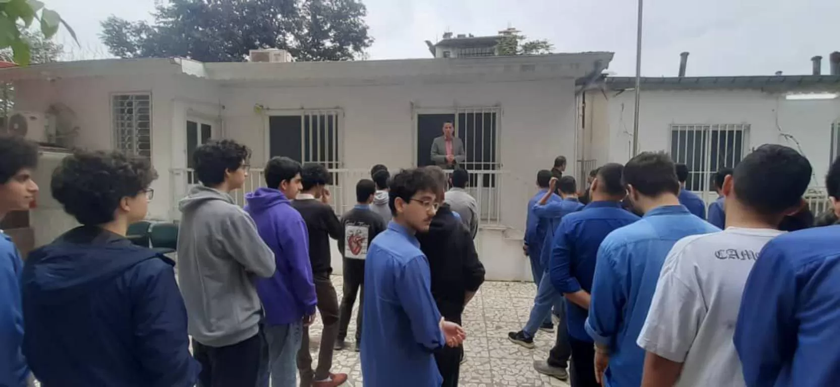 دبیرستان بهارستان